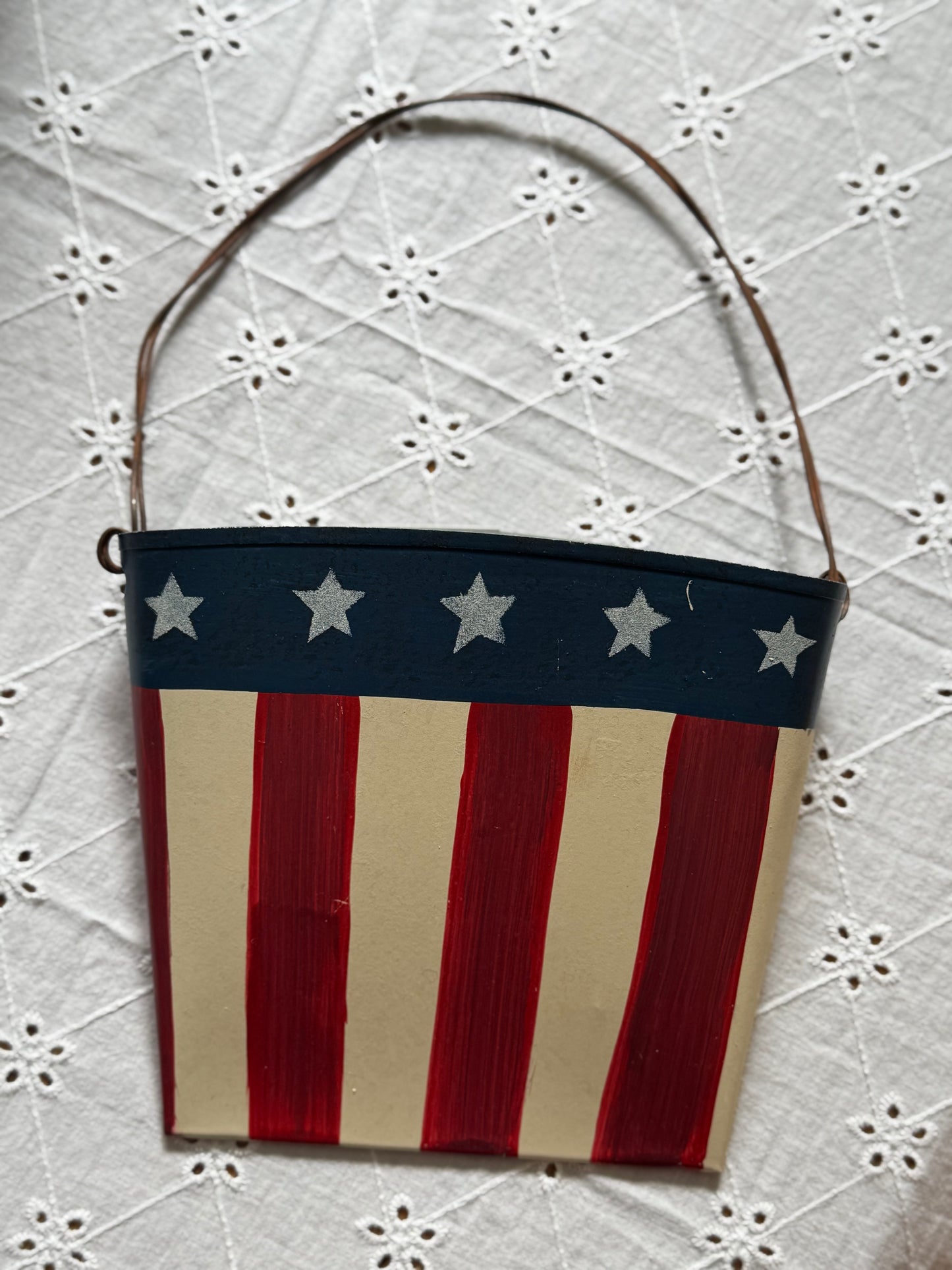 Patriotic metal wall pocket