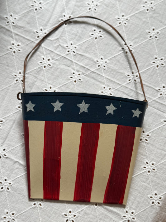 Patriotic metal wall pocket