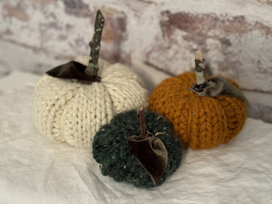 Knitted pumpkins- SET of 3- Knitted Wool Pumpkins- Handmade Knitted Pumpkins