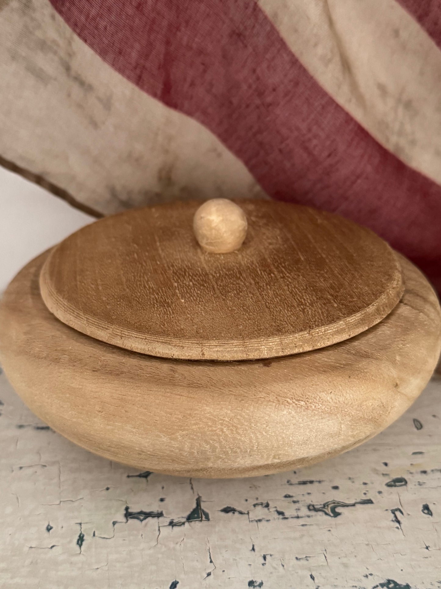 Wood bowl with lid