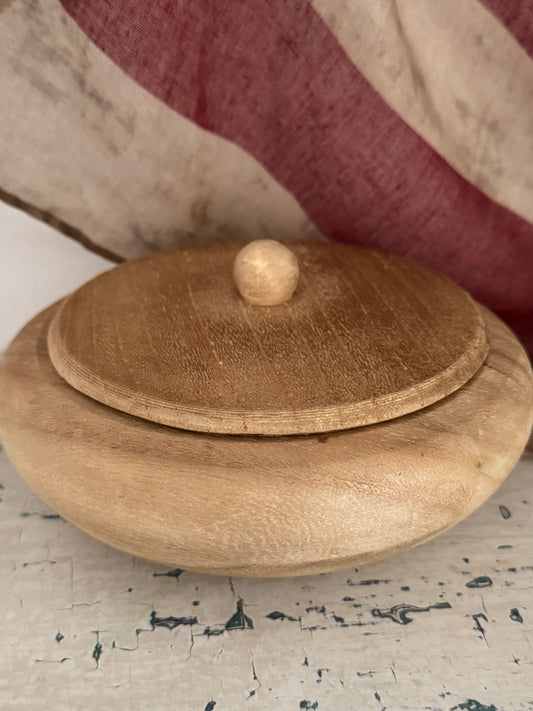 Wood bowl with lid